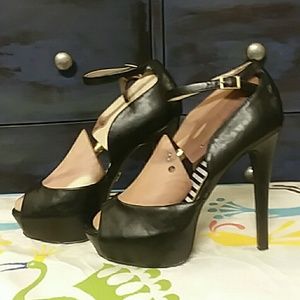 amazing black Betsey Johnson stilettos size 8